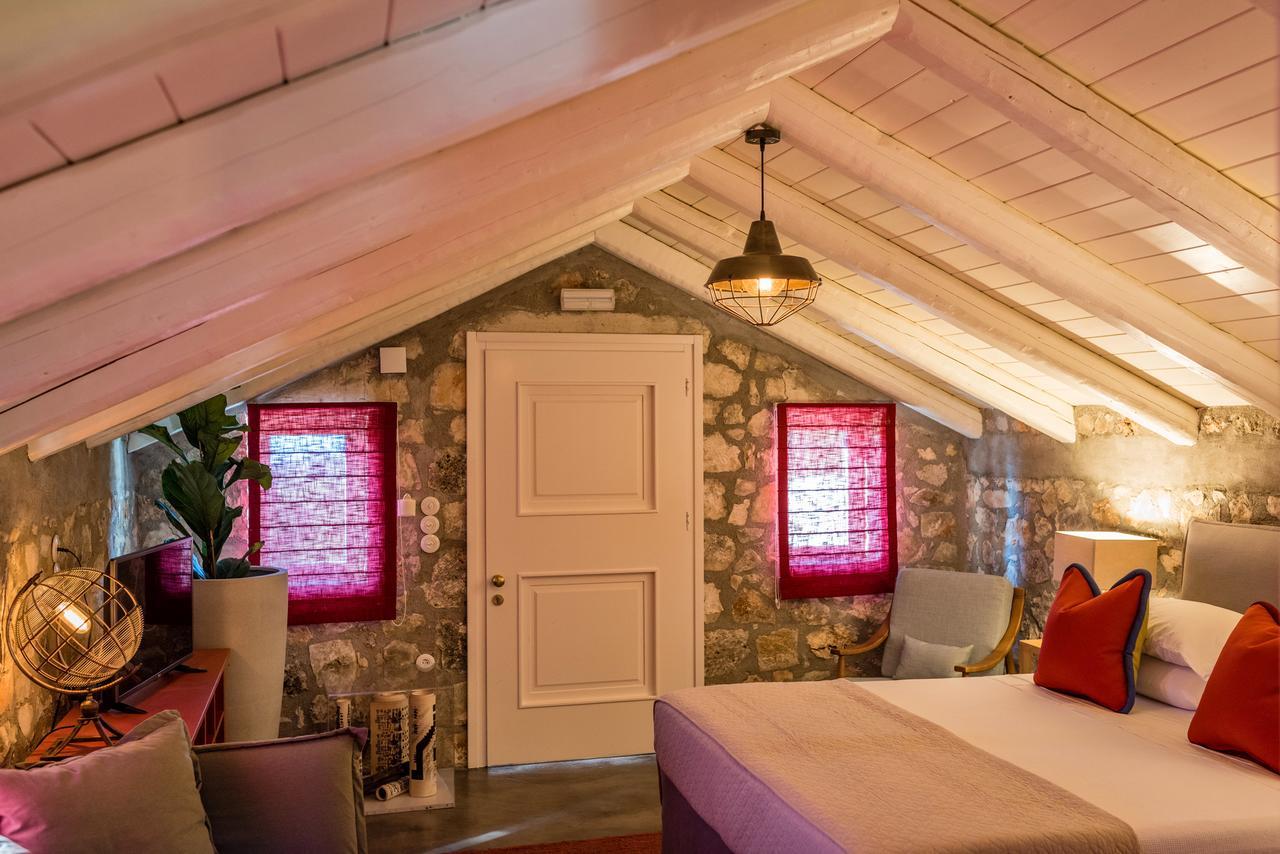 North Point Rooms Antipata  Bagian luar foto