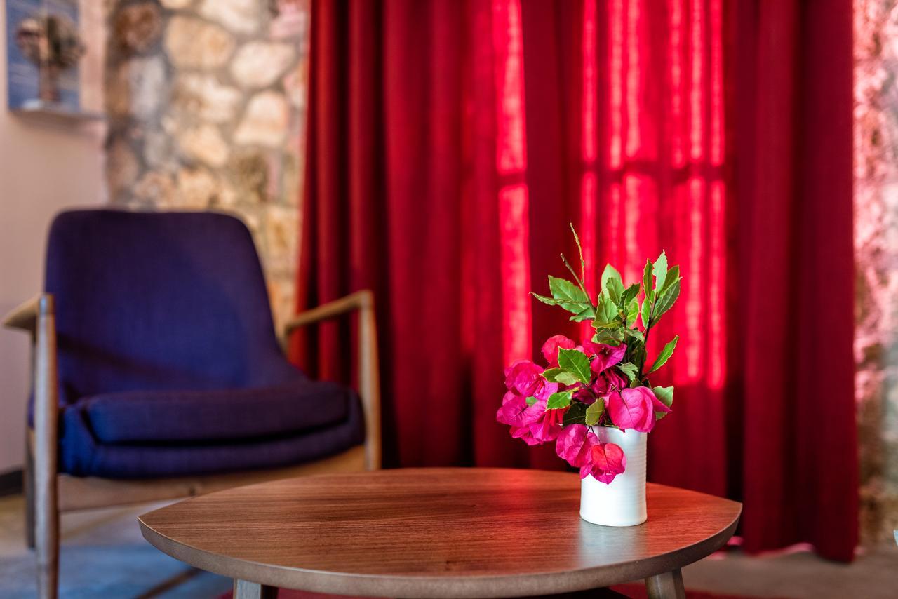 North Point Rooms Antipata  Bagian luar foto