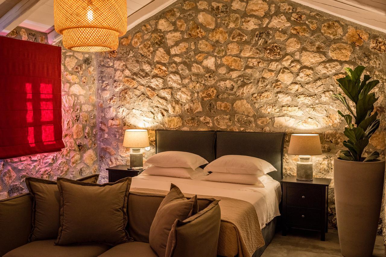 North Point Rooms Antipata  Bagian luar foto