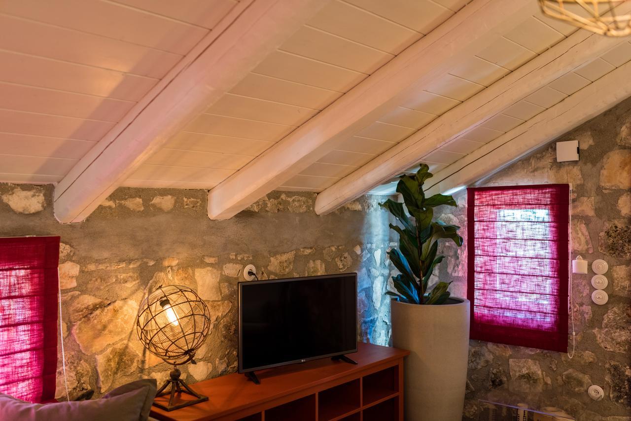 North Point Rooms Antipata  Bagian luar foto