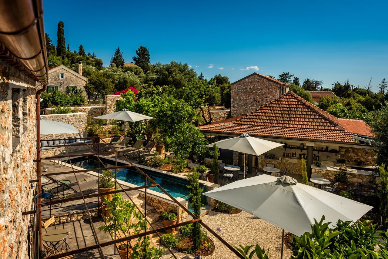 North Point Rooms Antipata  Bagian luar foto