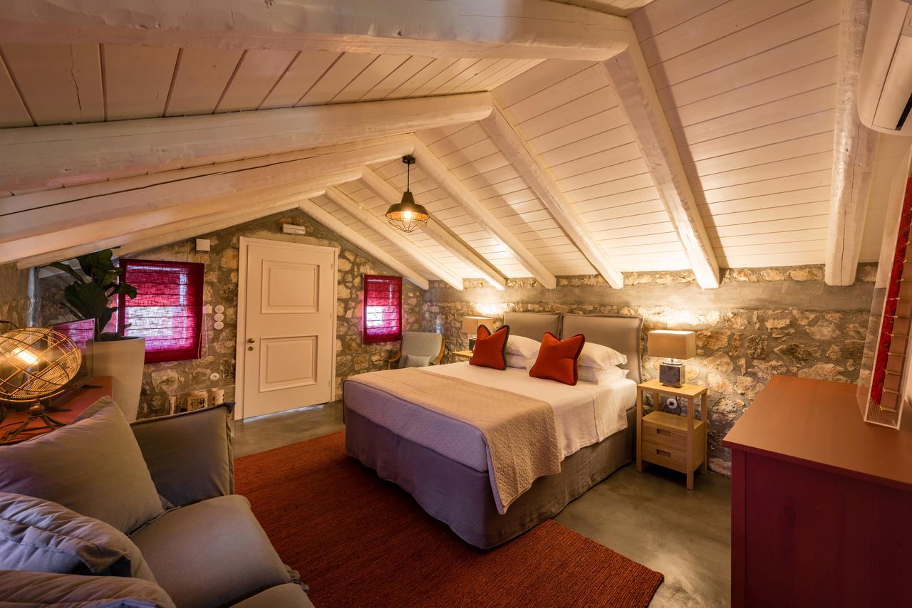 North Point Rooms Antipata  Bagian luar foto