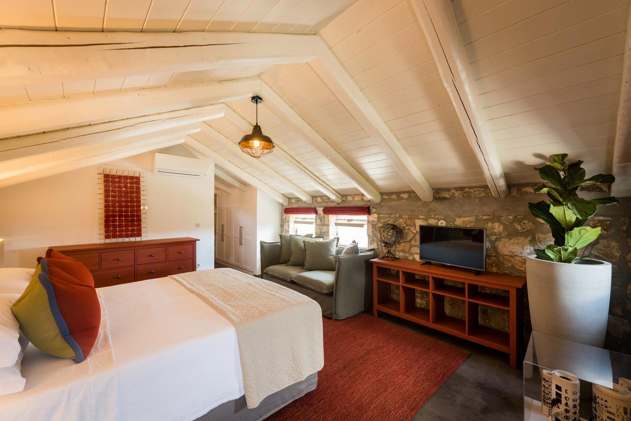 North Point Rooms Antipata  Bagian luar foto