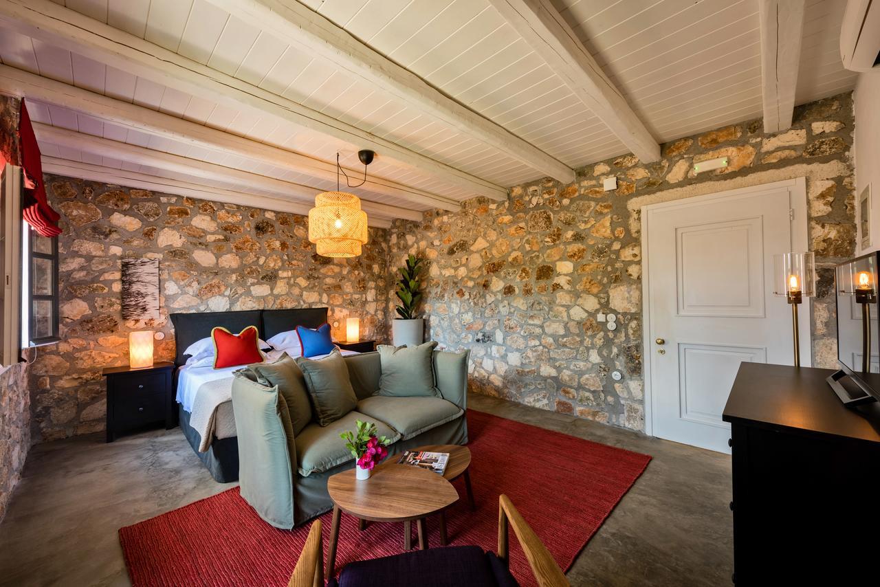 North Point Rooms Antipata  Bagian luar foto