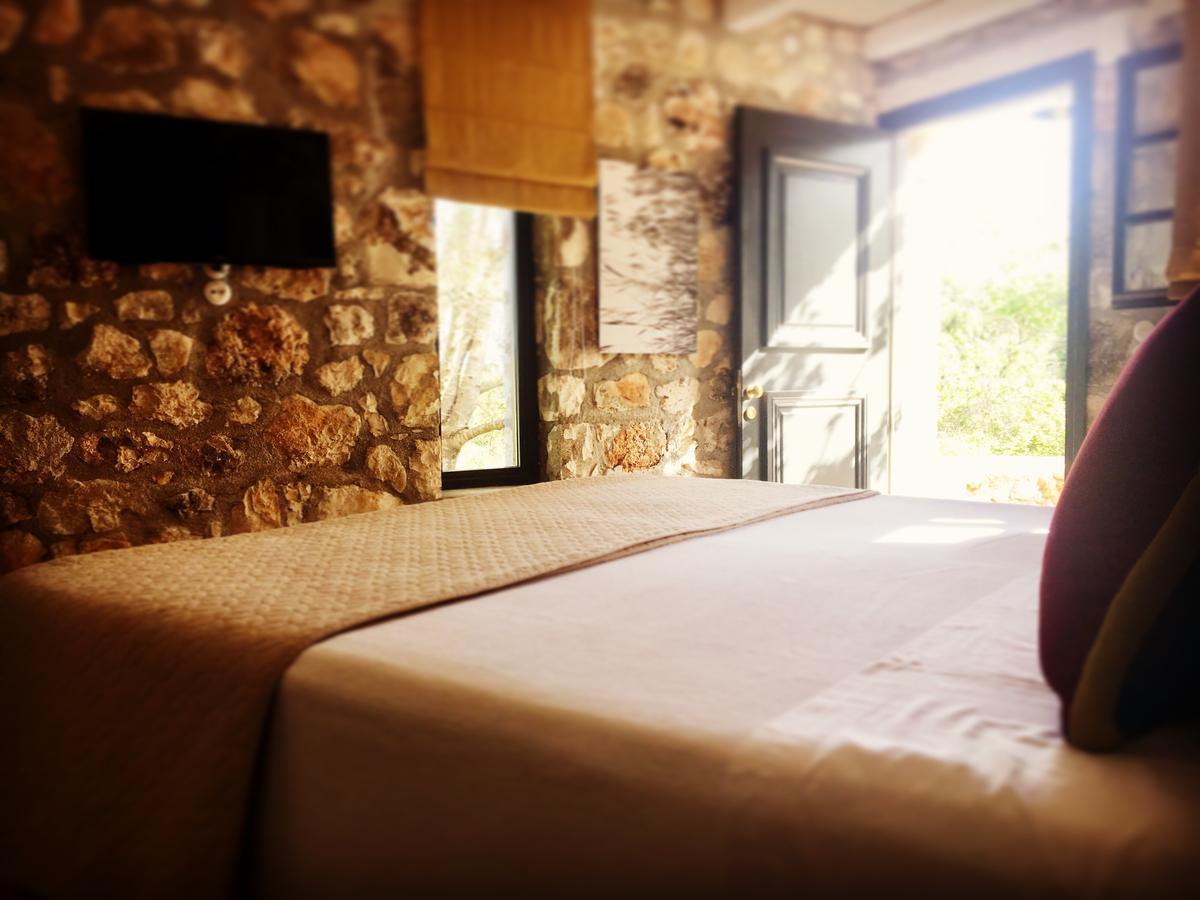 North Point Rooms Antipata  Bagian luar foto
